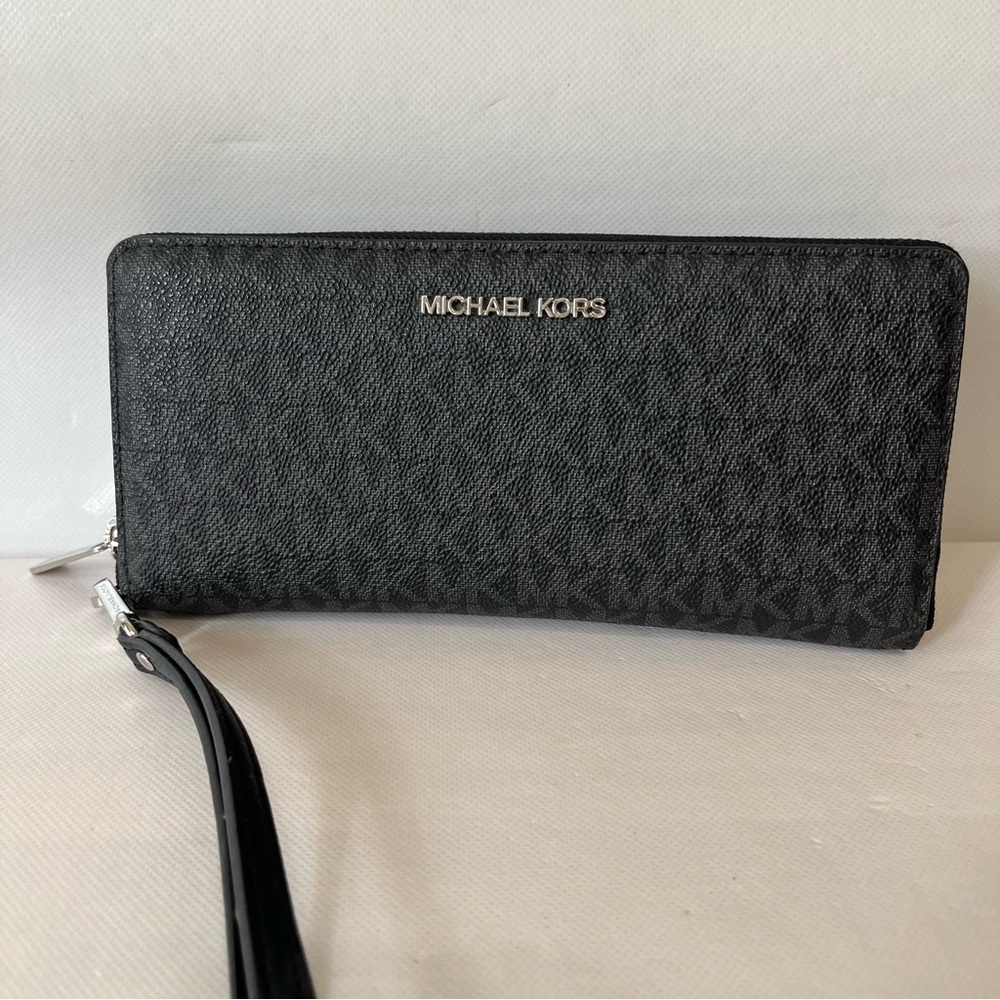 Michael Kors Jet Set Travel Wallet Wristlet